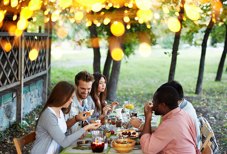 What Is Friendsgiving and How Do You Celebrate It?